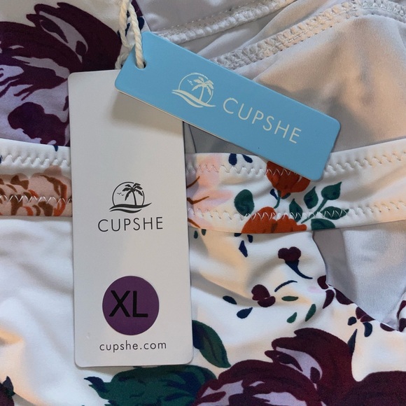 NWT ๐บHP๐บ CUPSHE White Floral One Piece Ruched Halter Swimsuit XL - Picture 4 of 8